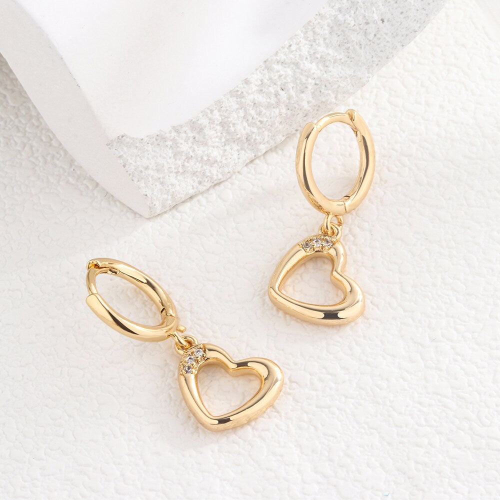 18K Gold Heart Huggie Hoop Earrings,Gold Heart Earrings,Dainty Heart Hoops,Heart Jewelry,Minimalist Earrings,Gift for Her