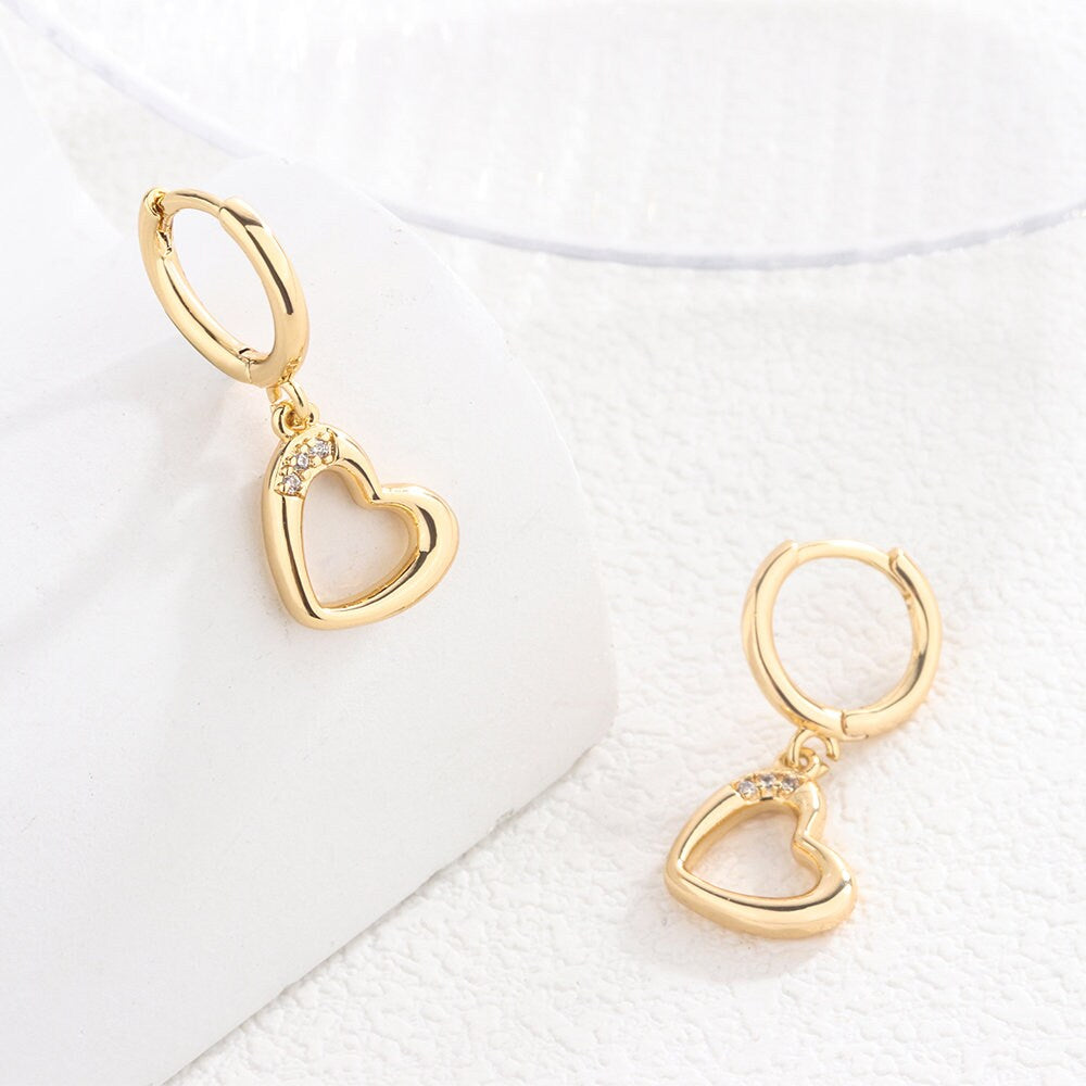 18K Gold Heart Huggie Hoop Earrings,Gold Heart Earrings,Dainty Heart Hoops,Heart Jewelry,Minimalist Earrings,Gift for Her