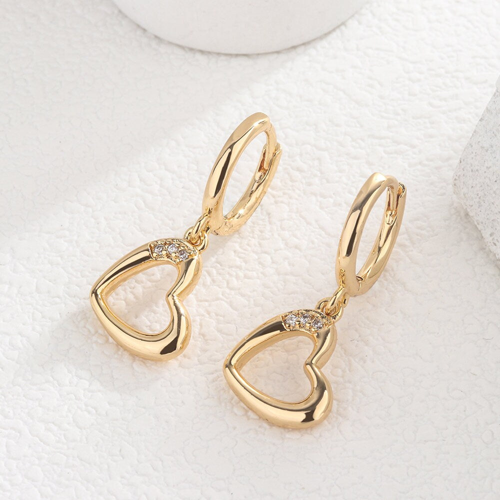 18K Gold Heart Huggie Hoop Earrings,Gold Heart Earrings,Dainty Heart Hoops,Heart Jewelry,Minimalist Earrings,Gift for Her